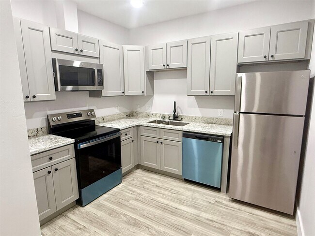 Building Photo - 9508 Quaker Ct
