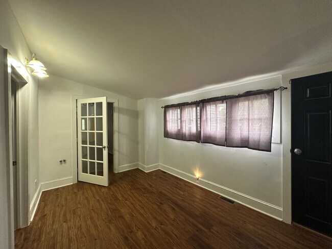 Building Photo - Historic 3 Bed 2 Bath Home in Downtown Was...