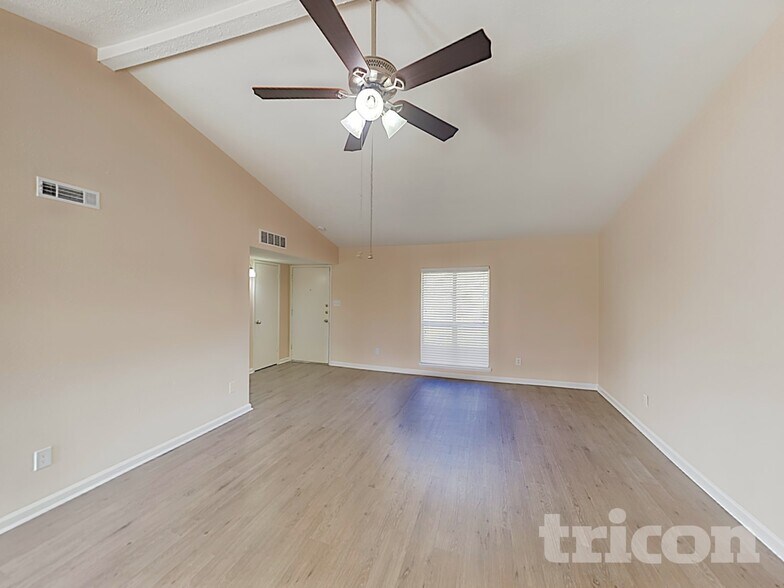Building Photo - 17503 Nordway Dr