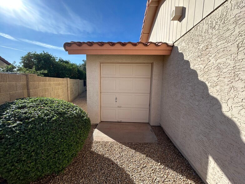 Building Photo - 12138 S Tomi Dr