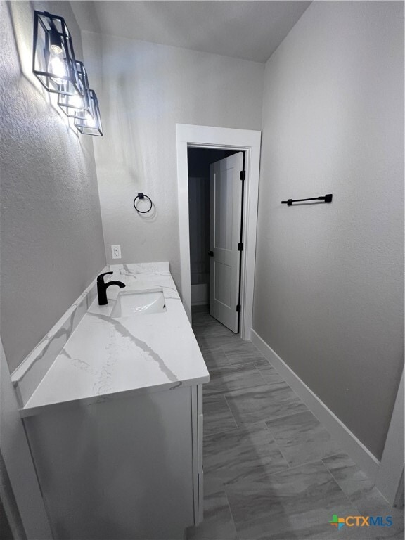 Building Photo - 725 Winding View