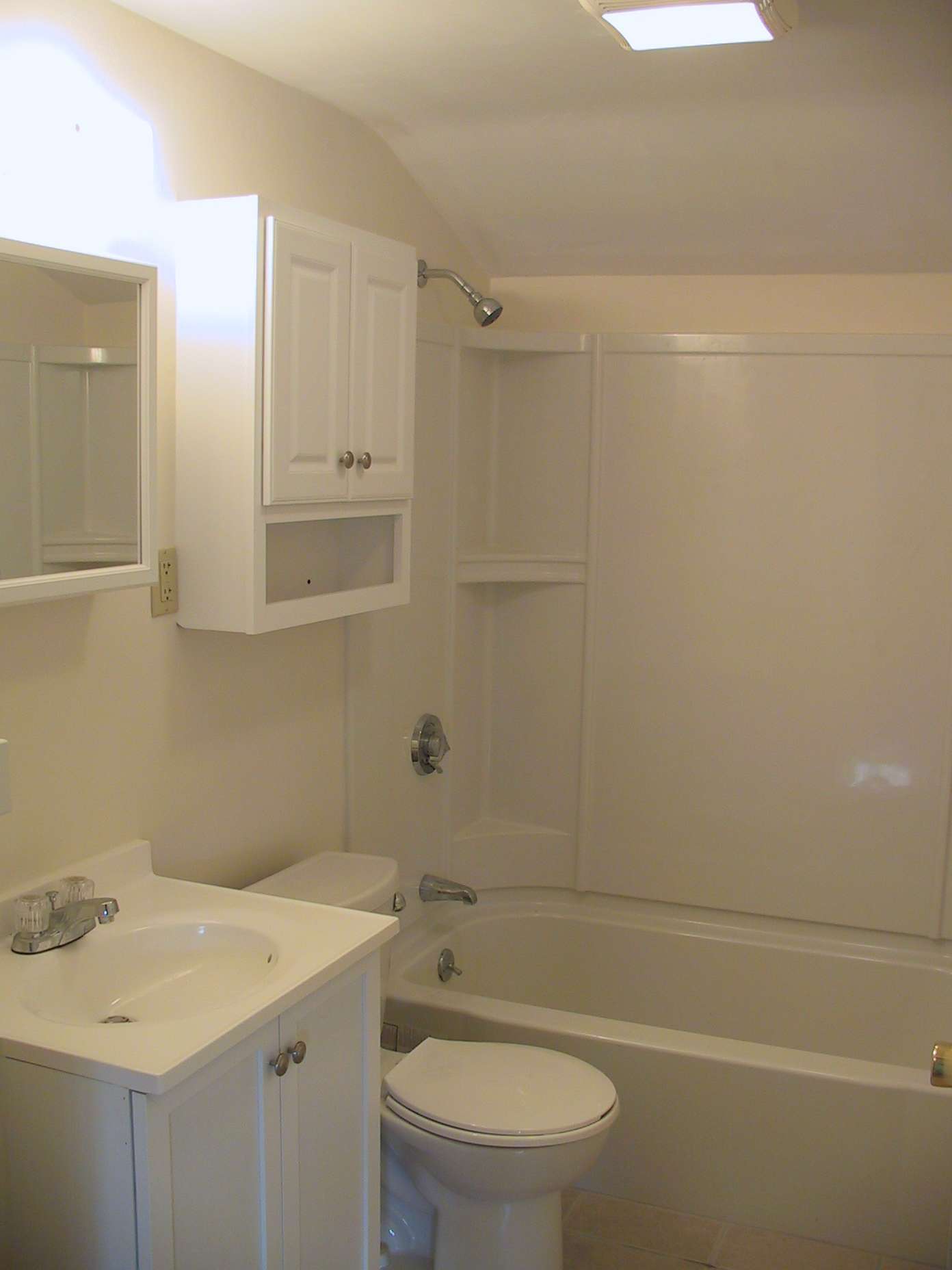 Full Bath - 125 Central St
