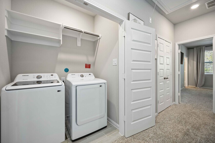 Laundry Space - W/D available for additional monthly fee - 16106 Oregon Oak Dr