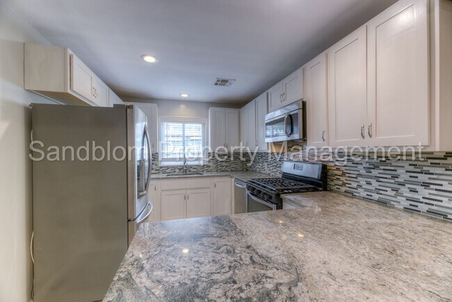 Building Photo - For Lease | Midtown Tulsa | $1625 Rent