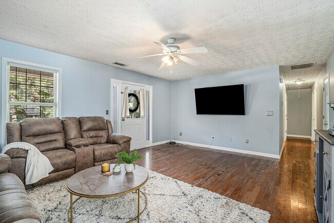 Building Photo - 110 Cactus Ln