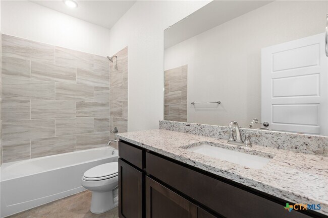 Building Photo - 3800 Hickory Dr