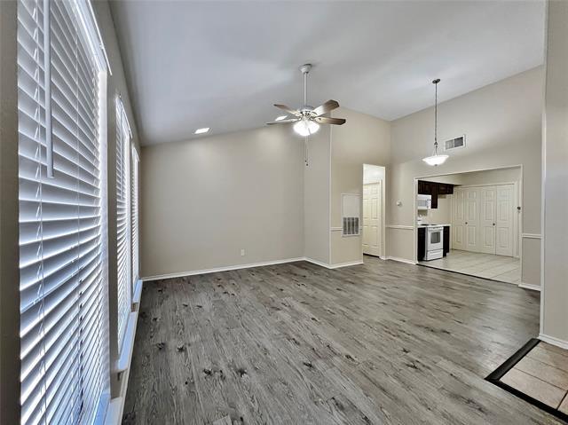 Building Photo - 717 Hillcrest Ct