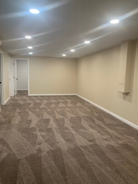 Building Photo - 9902 E Sego Lily Dr