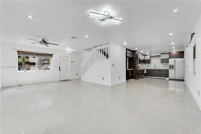 Building Photo - 9646 SW 151 Ave