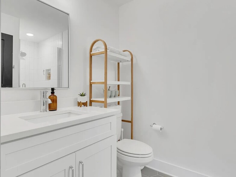 Building Photo - 102 Duke St