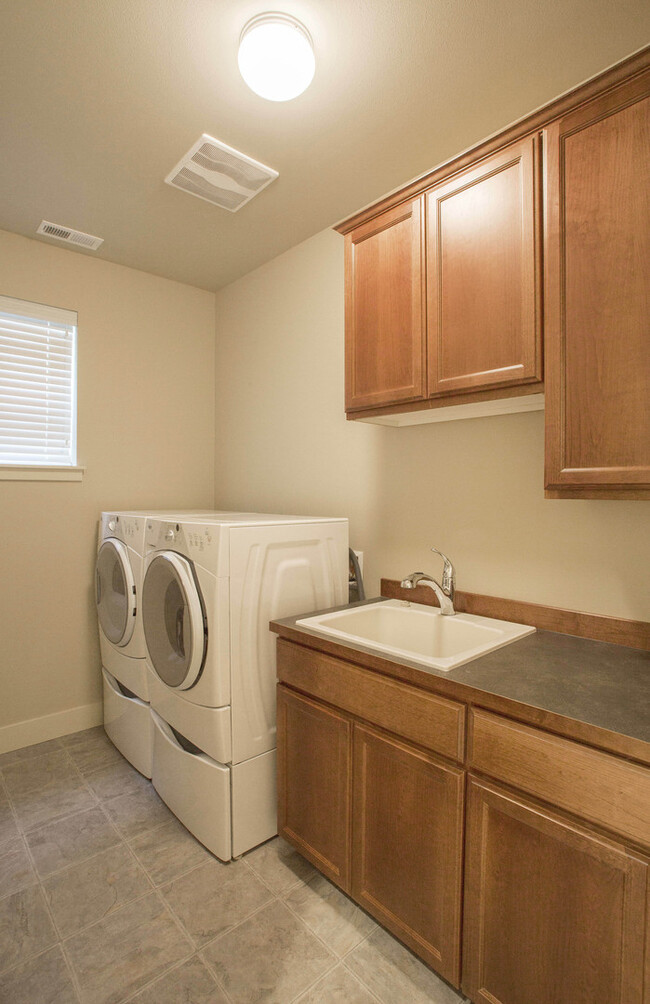 Building Photo - Beautiful 4 Bedroom in Bothell