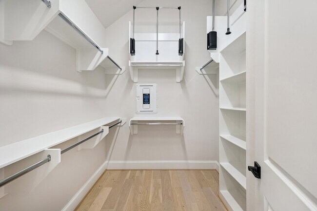 Building Photo - 5917 Cottage Grove Lake Dr