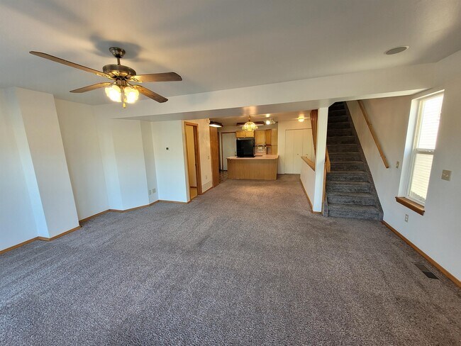 Building Photo - 480 N Limit St