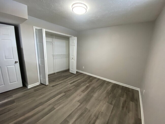 Building Photo - 2147-2149 Countrywood Dr SE