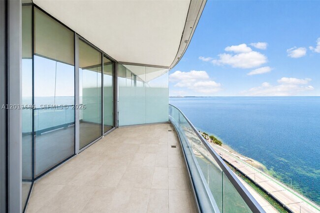 Building Photo - 175-125 3303
