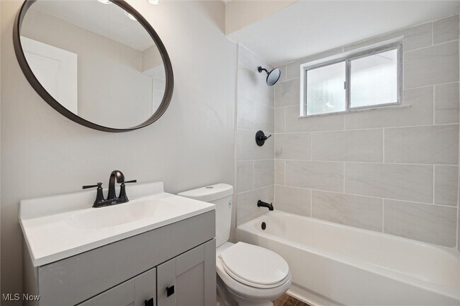 Building Photo - 5339 Elmwood Ave