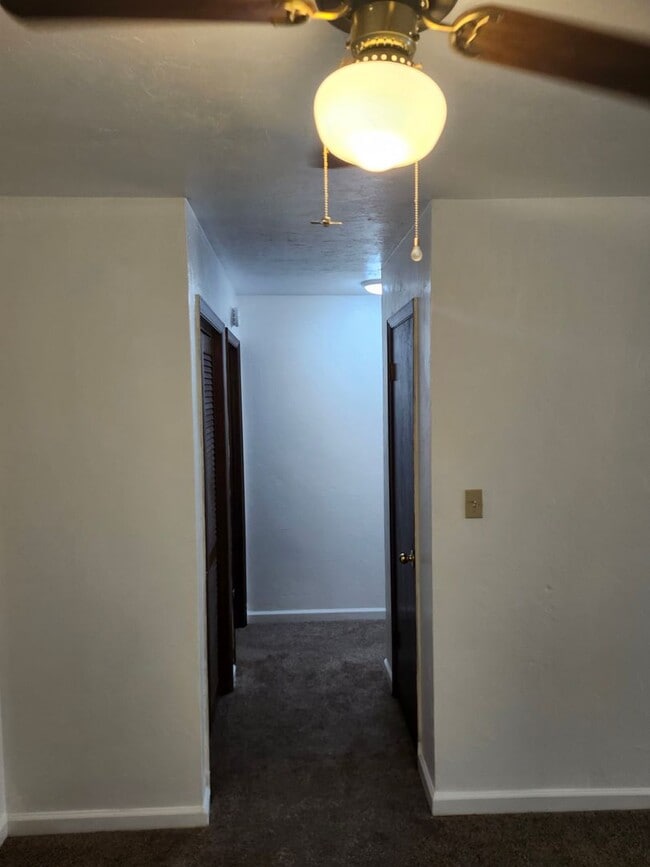 Building Photo - 1872 Darryl Dr