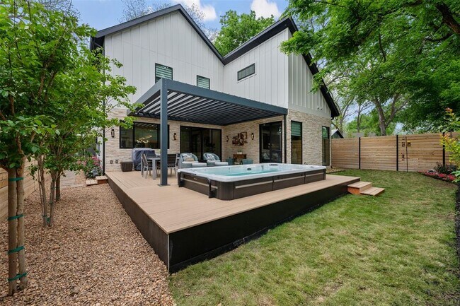 Building Photo - 73 Julius St