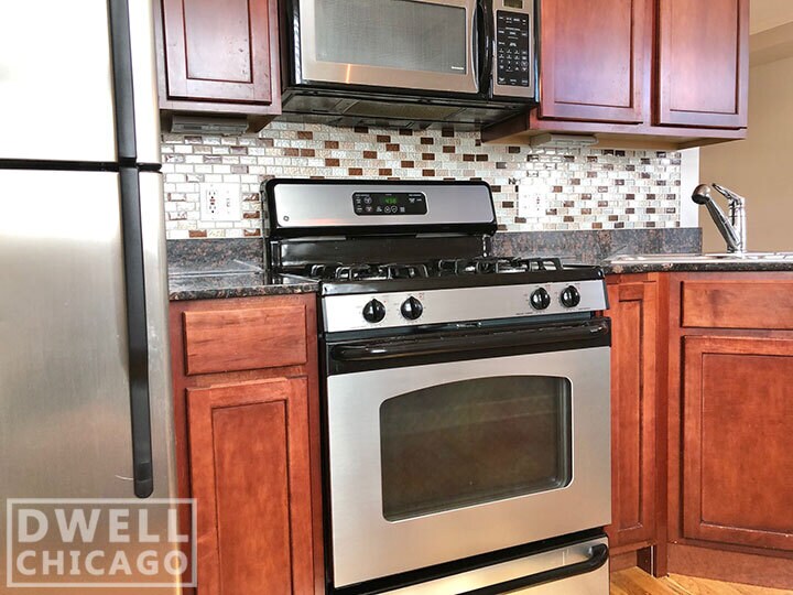 Building Photo - 521 W Belmont Ave