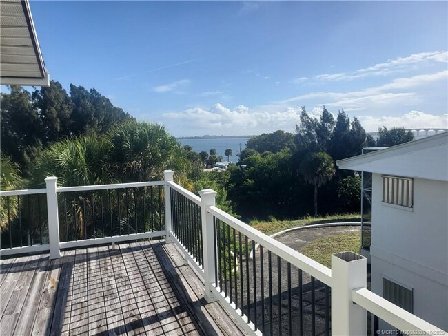 Building Photo - 4203 NE Skyline Dr