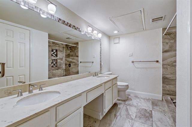 Building Photo - 8750 Park Ln