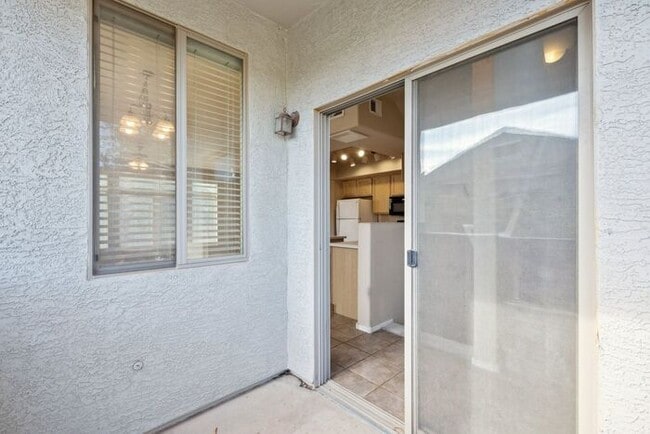 Building Photo - 2401 E Rio Salado Pkwy