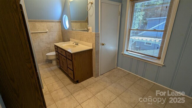 Building Photo - 1507 Woodland Dr