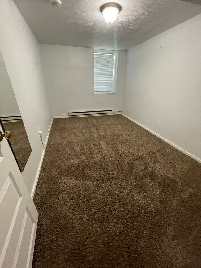 Building Photo - 40 N St E