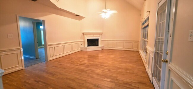 Building Photo - 7470 Mallard Dr