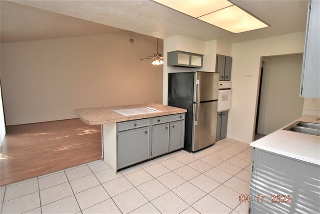 Building Photo - 1911 Westlake Rd