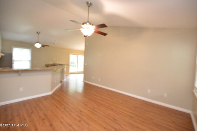 Building Photo - 121 Hunting Green Dr