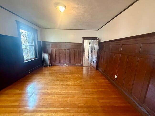 Building Photo - 807 Centre St