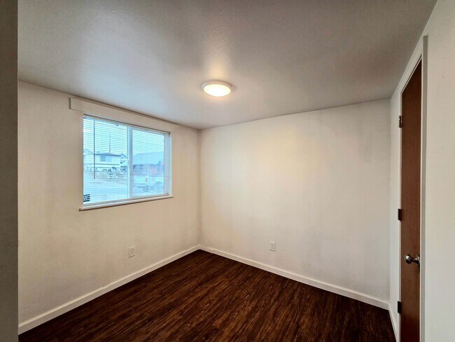 Building Photo - 1121 Monitor Ave