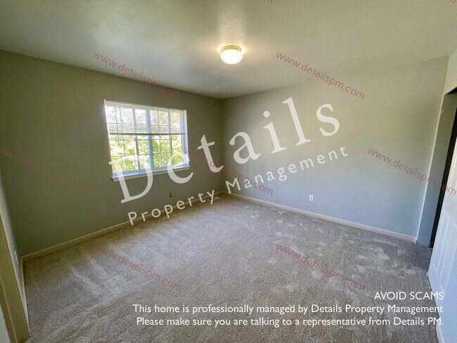 Building Photo - 3 BR bedroom Silverdale Townhouse