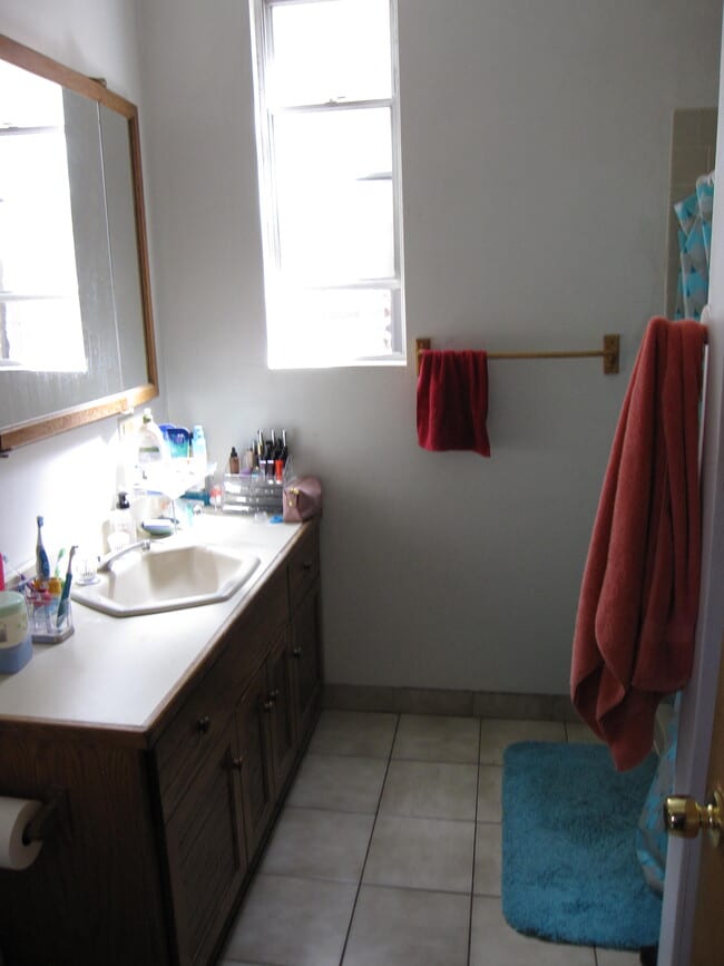 Building Photo - 822 S Loomis St