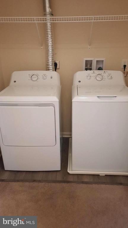 Building Photo - 945 Admiral's Quay Dr