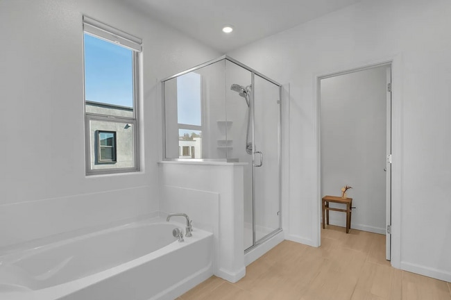 Building Photo - Beautiful Energy Efficient Hayward Townhome w/ Modern Updates