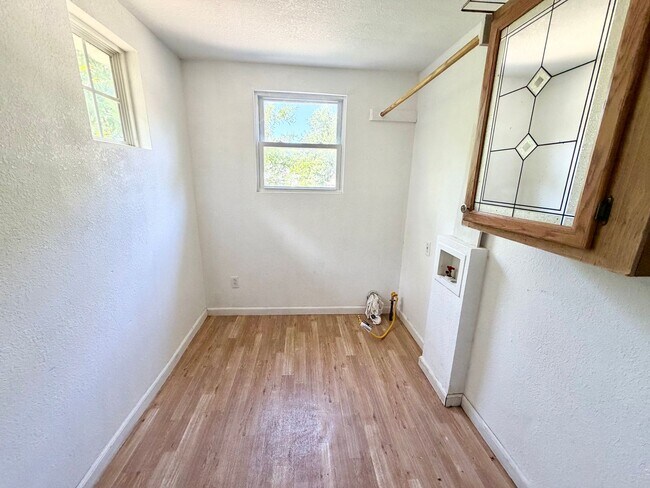 Building Photo - 613 Garland Ave