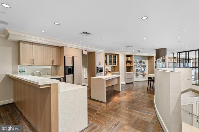 Building Photo - 7171 Woodmont Ave