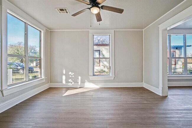 Building Photo - 907 N McKinley Ave