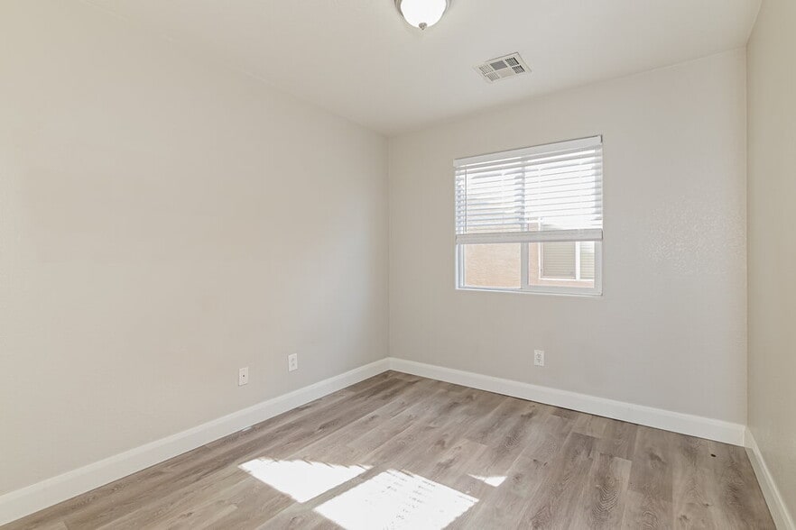 Building Photo - 3394 Wasatch Cedars St