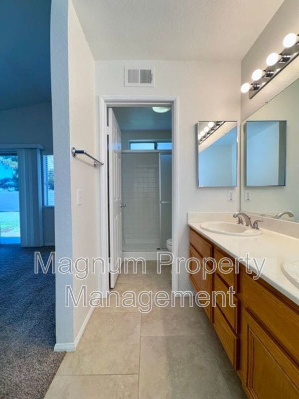 Building Photo - 687 Black Oak Cir