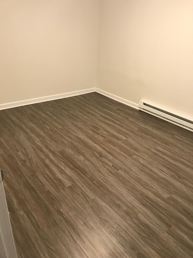 Building Photo - 245 Colonial Ave