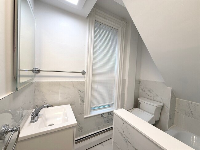 Building Photo - 60 Park St