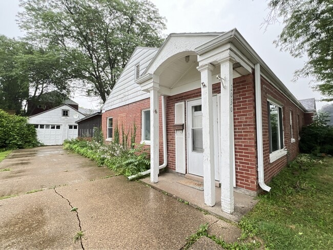 Building Photo - 2030 Chaney Rd