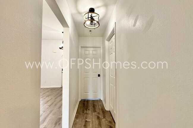 Building Photo - 2426 Houston Cir