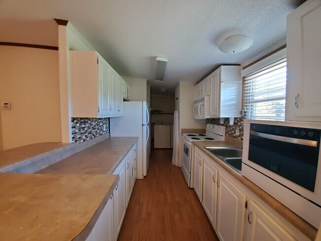 Building Photo - 4043 Nashville Dr