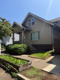 Building Photo - Charming 3-Bedroom Home in the Heart of Ov...