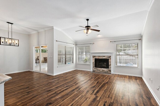 Building Photo - Beautiful Pool Home in highly desired Osprey Pointe!