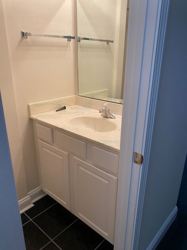 Building Photo - 4 bedroom/3 bathroom in Cypress Island community, minutes from Carolina Beach!